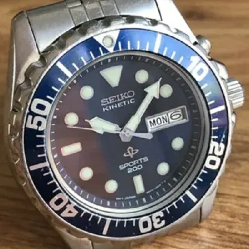 Seiko SKJ031 42 mm kol saati