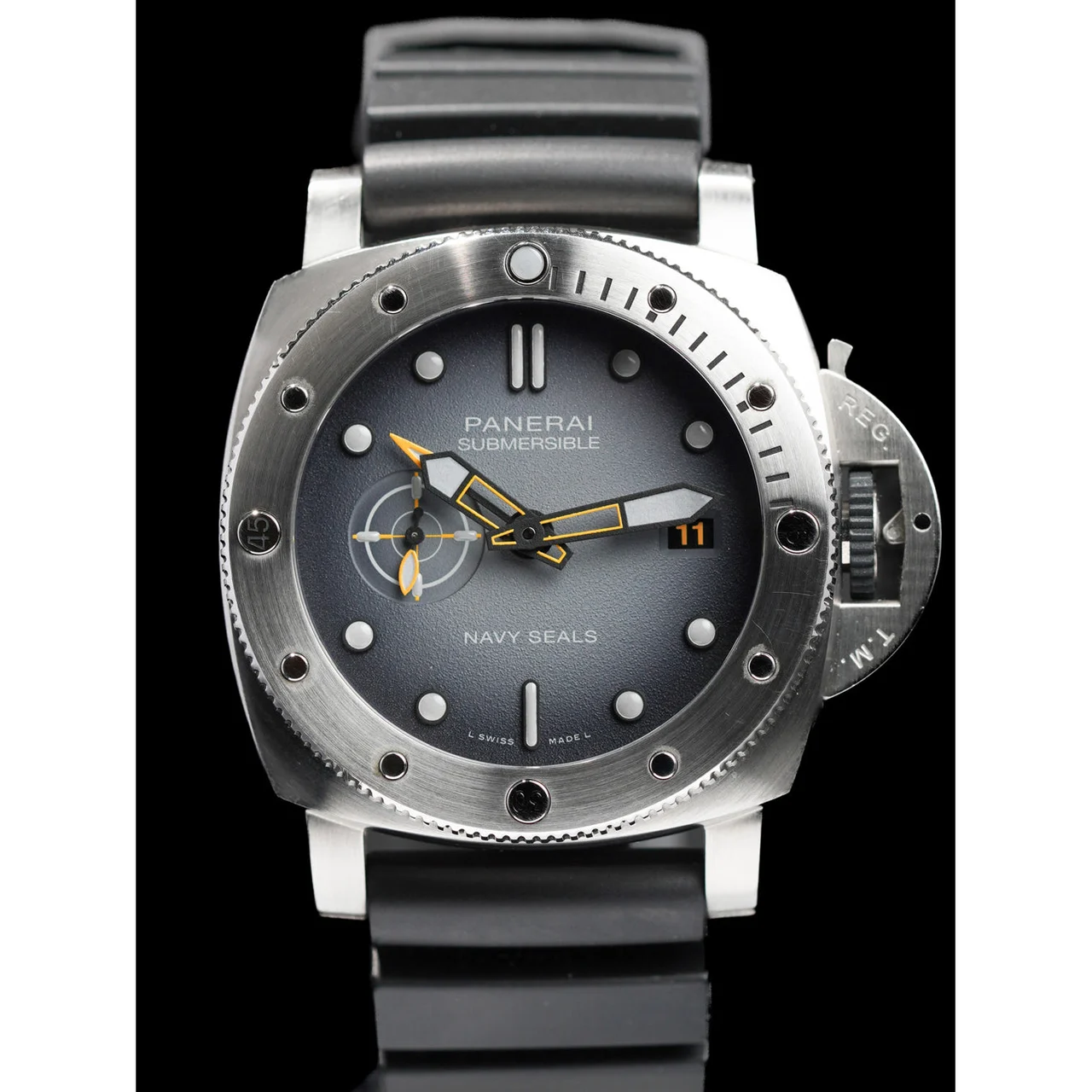 Panerai Submersible GMT Navy Seals 210009N29681 44 mm kol saati