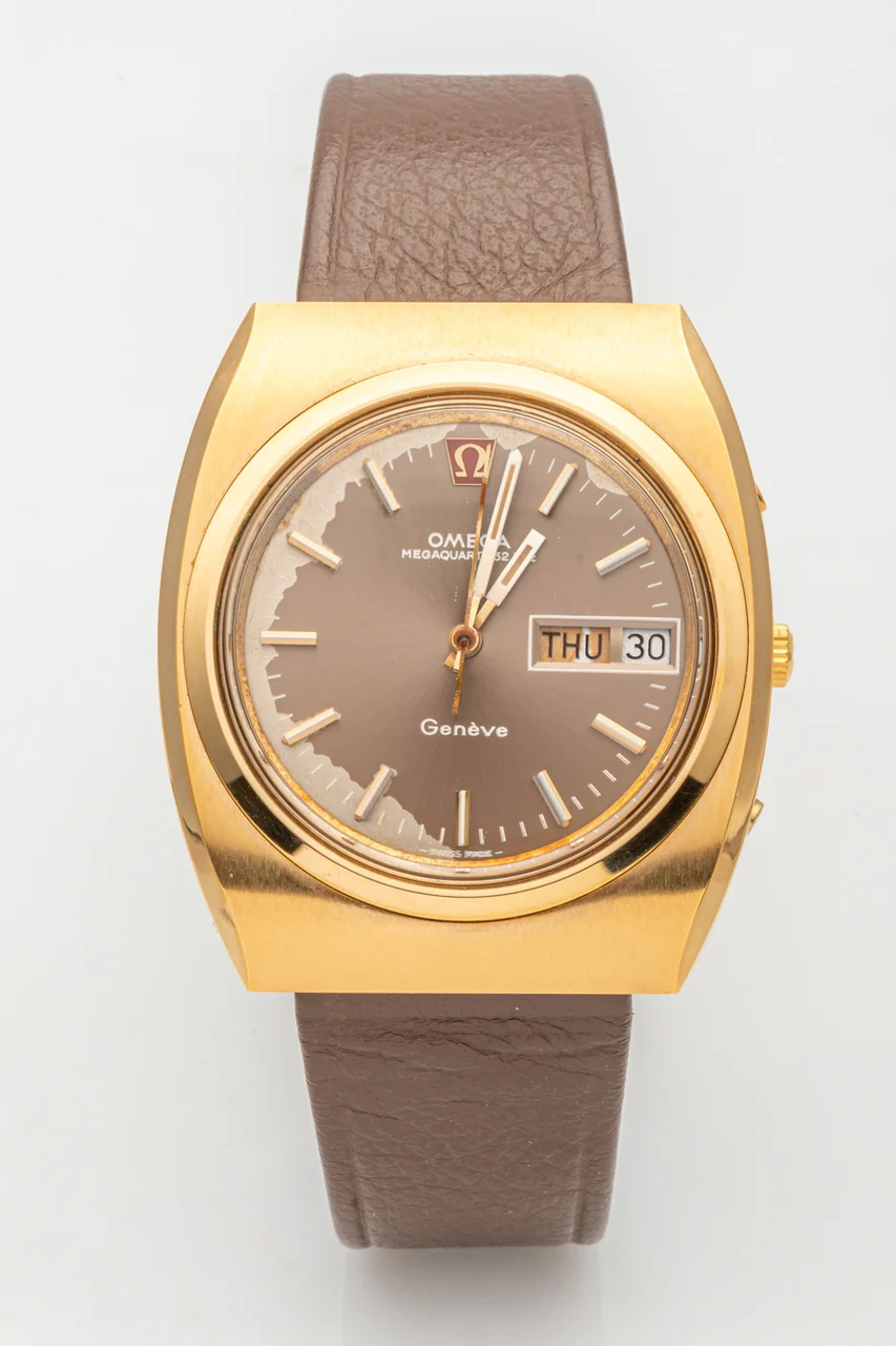 OMEGA Ref. MD 196.0030, quartz, centre-seconds, date, day; “Megaquartz 32 KHz”; 20 micron gold-plated and stainless steel kol saati