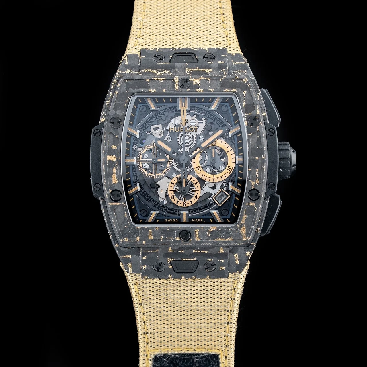 Hublot Spirit Of Big Bang Carbon Gold Tiger 42mm 642.QX.0113.RX.TIG22 210009N34466 42 mm kol saati