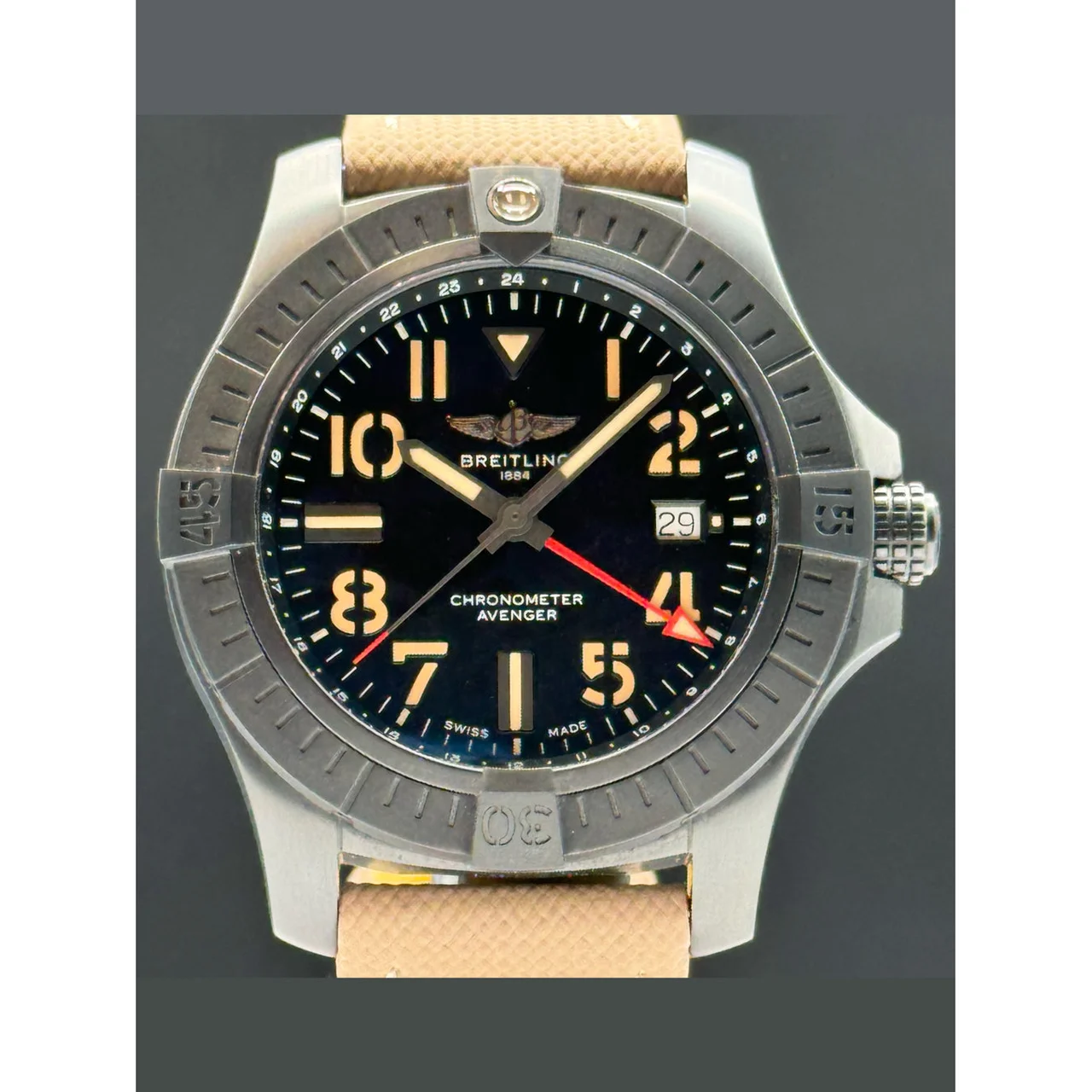 Breitling Avenger Automatic GMT 45 210000076280 45 mm kol saati