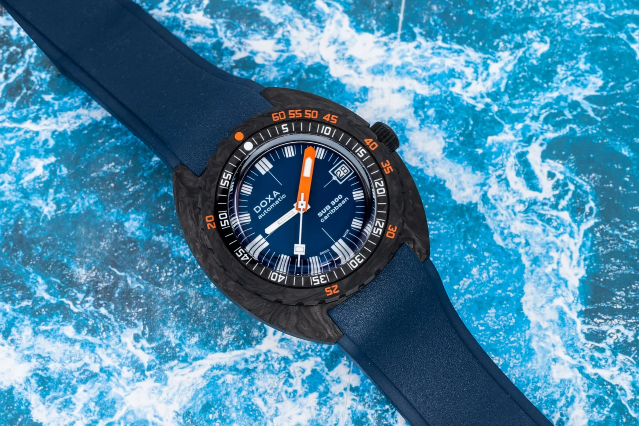 Doxa Sub 300 40991005 43 mm kol saati