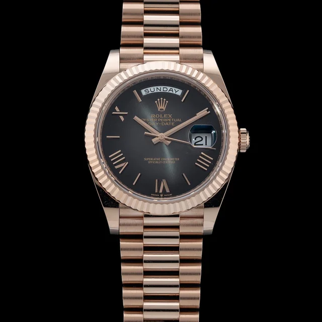 Rolex Day-Date 40 Slate 210009N42094 kol saati
