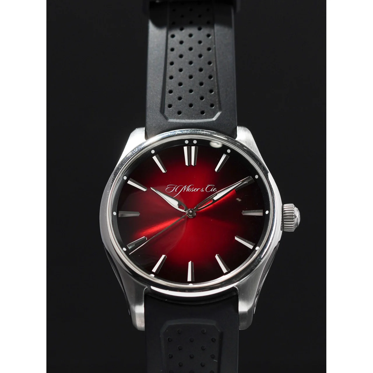 H. Moser & Cie. - Moser & Cie. 3200-1207 Centre Seconds Swiss Mad Red POC210009N30707 kol saati
