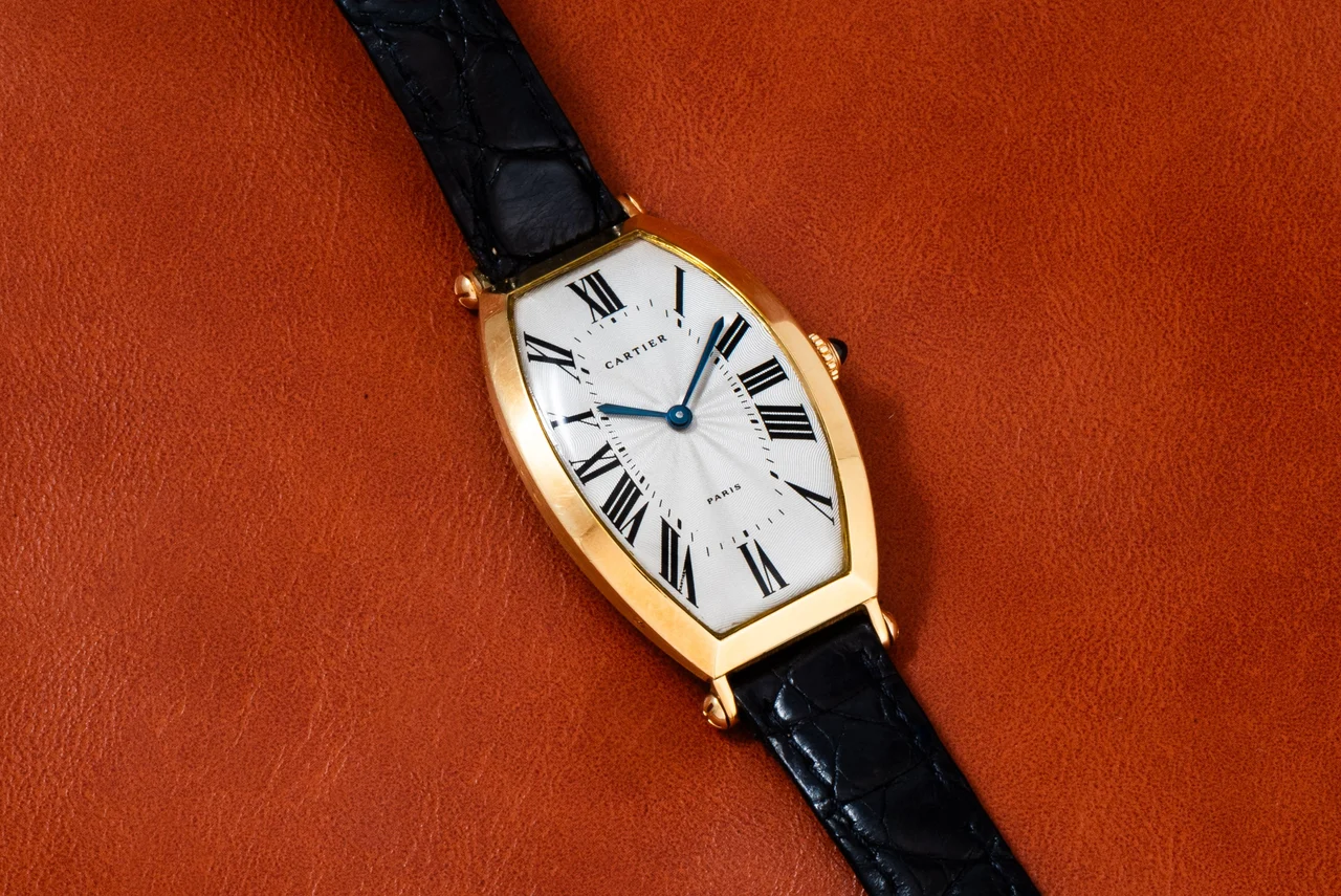 Cartier Tonneau 40950201 46 mm kol saati