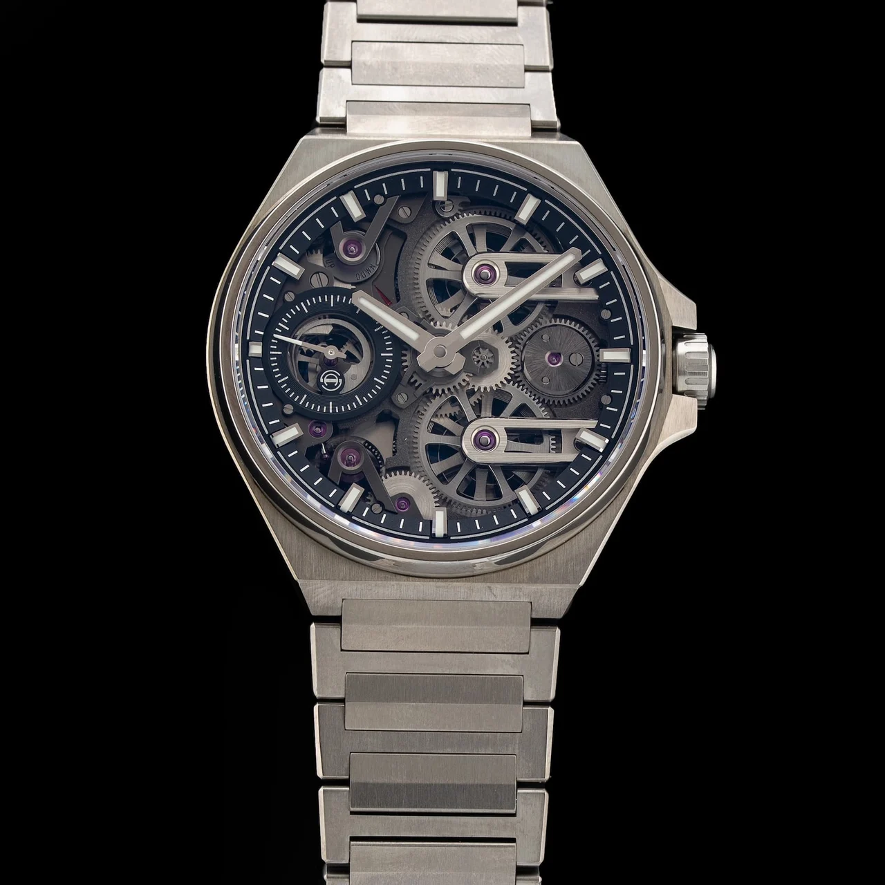 Armin Strom One Week Titanium Skeleton 210009N37694 41 mm kol saati