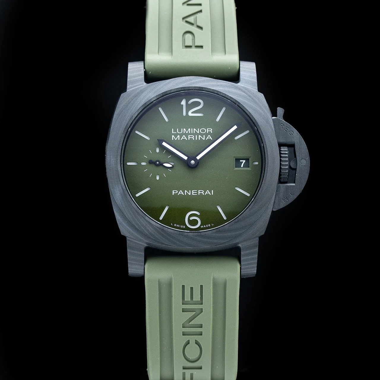 Panerai Luminor Quaranta Carbotech 210009N33373 40 mm kol saati