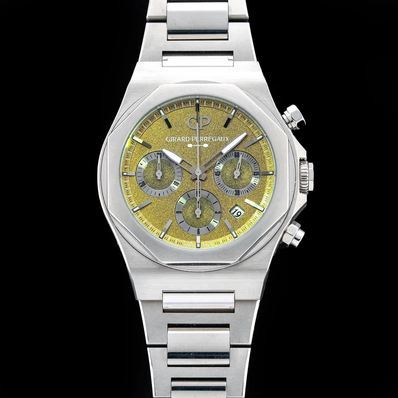 Girard-Perregaux Girard Perregaux 81020-21-3398-1CM Laureato Chronograph Aston Martin Edition 210009N33306 42 mm kol saati