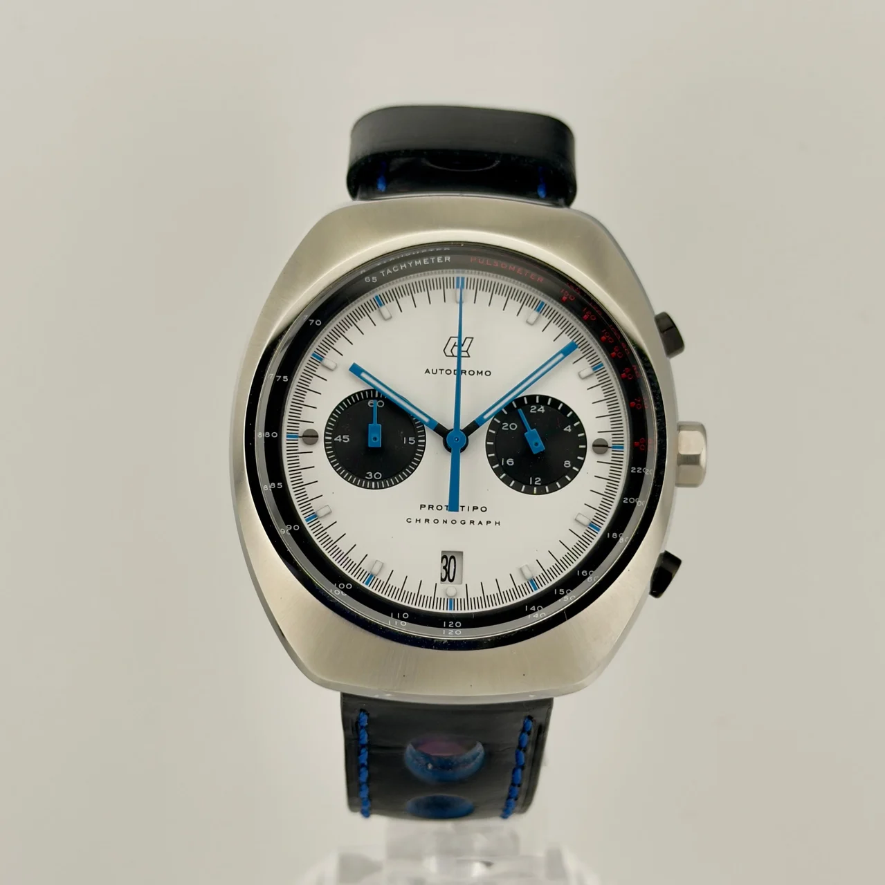 Autodromo Prototipo Chronograph — White Panda Dial 42 mm kol saati
