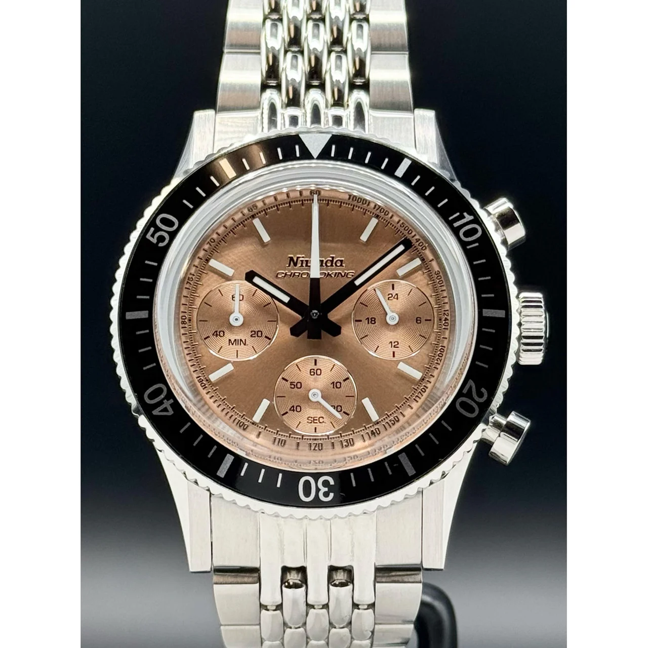 Nivada Grenchen Chronoking Salmon Dial on Bracelet 210000070343 kol saati