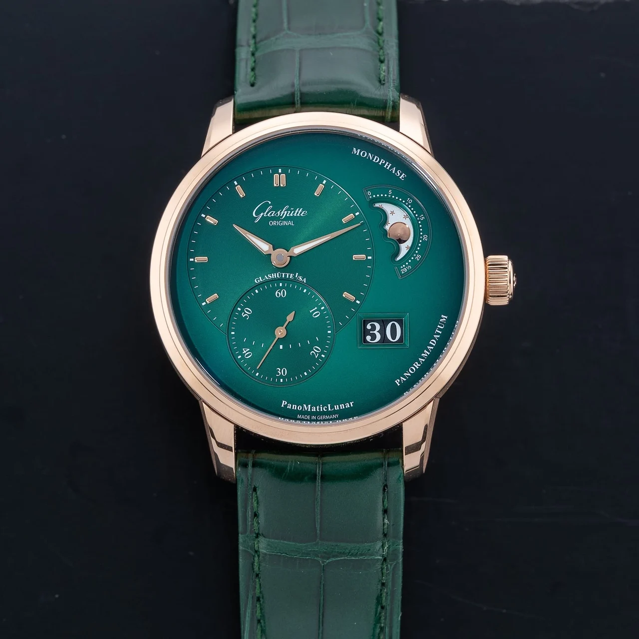 Glashutte Original Glashütte Original Panomaticlunar Lush Forest Green Dial 1-90-02-23-35-61 210009N42851 40 mm kol saati