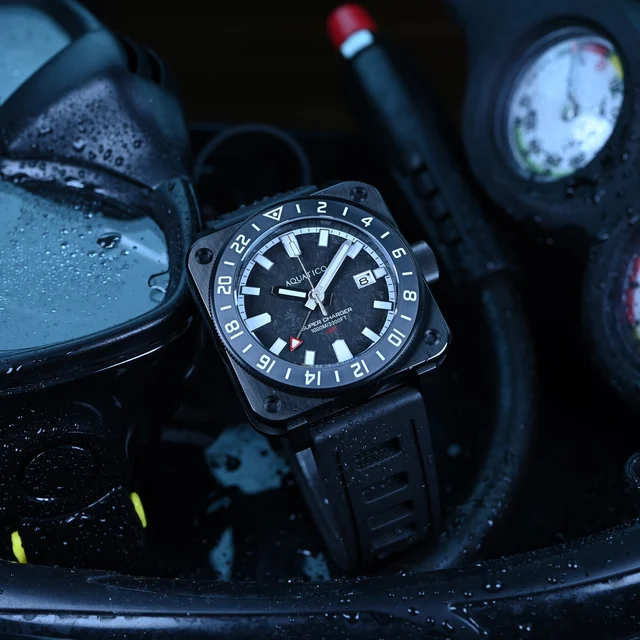 AQUATICO Super Charger GMT DLC Black Carbon Dial kol saati