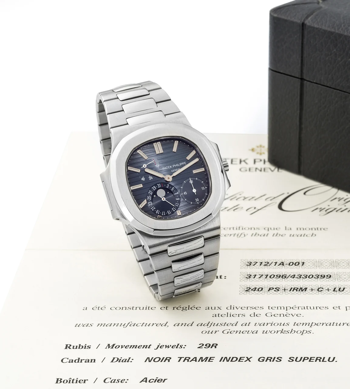 Patek Philippe PATEK PHILIPPE REF. 3712 NAUTILUS STEEL FOUR RED DOTS NEAR Mint Condition Very fine and rare moonphase, calendar, self winding wristwatch. kol saati