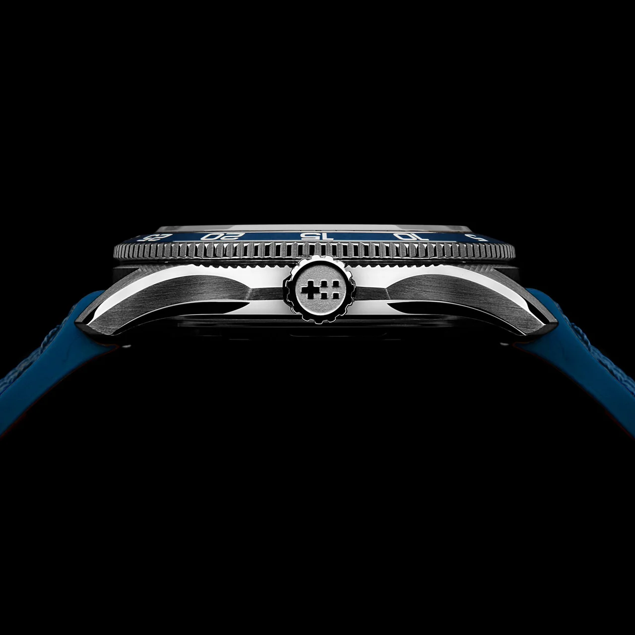 Christopher Ward Trident Pro 300 C60-38ADA31S0BB1-HB 38 mm kol saati