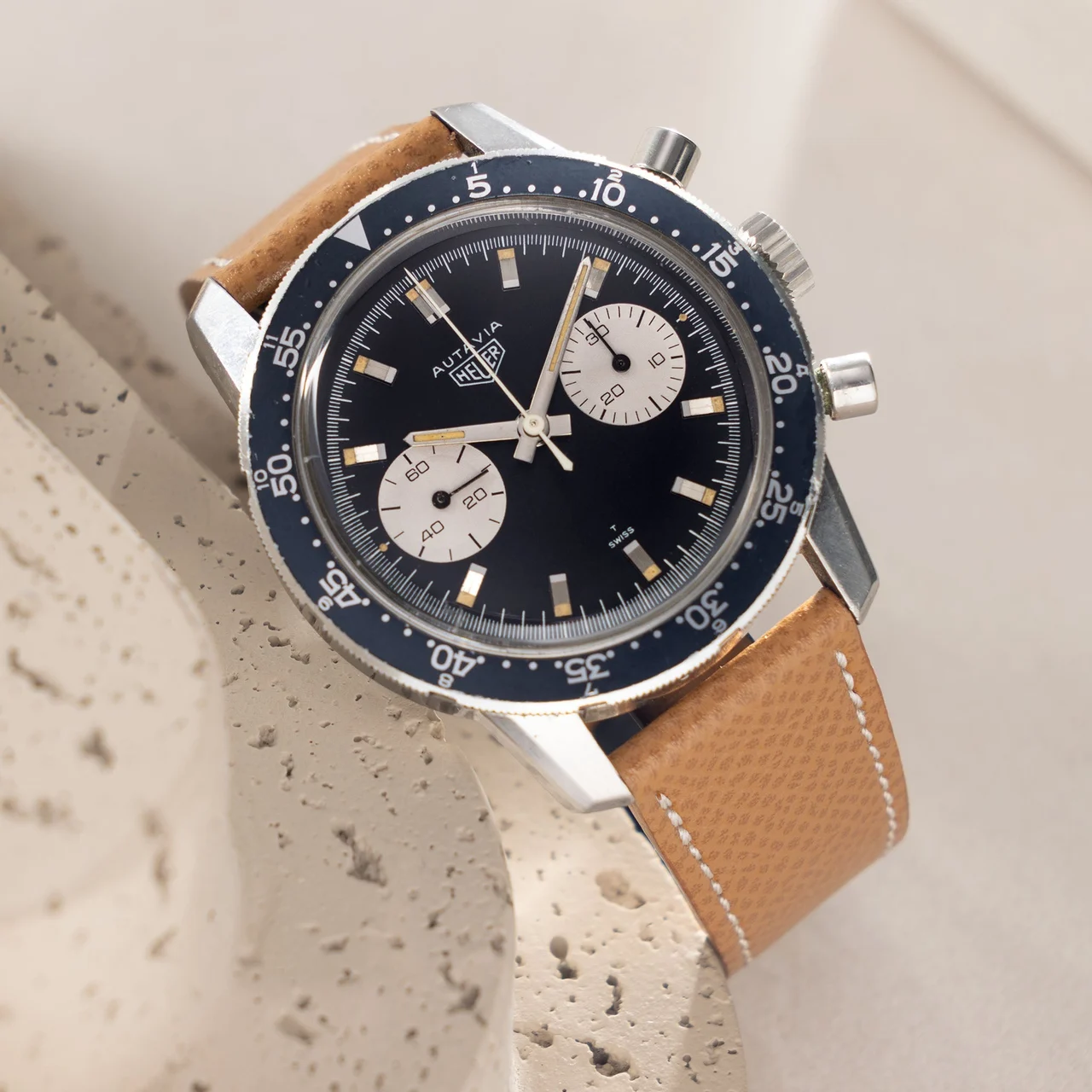 Heuer Autavia W-3745 40 mm kol saati
