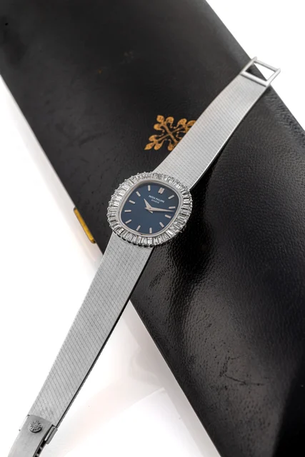 Patek Philippe PATEK PHILIPPE, REF. 4138, BAGUETTE BEZEL, WHITE GOLD kol saati
