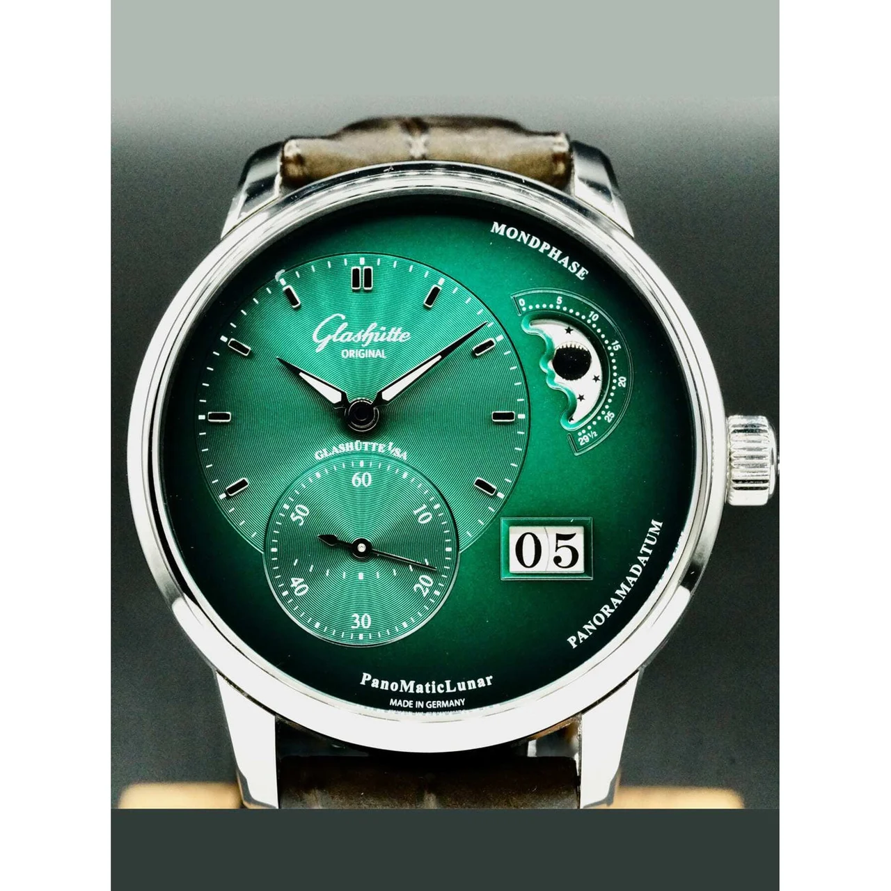 Glashutte Original Glashütte Original 1-90-02-13-32-62 PanoMaticLunar Green Dial 210000047453 40 mm kol saati