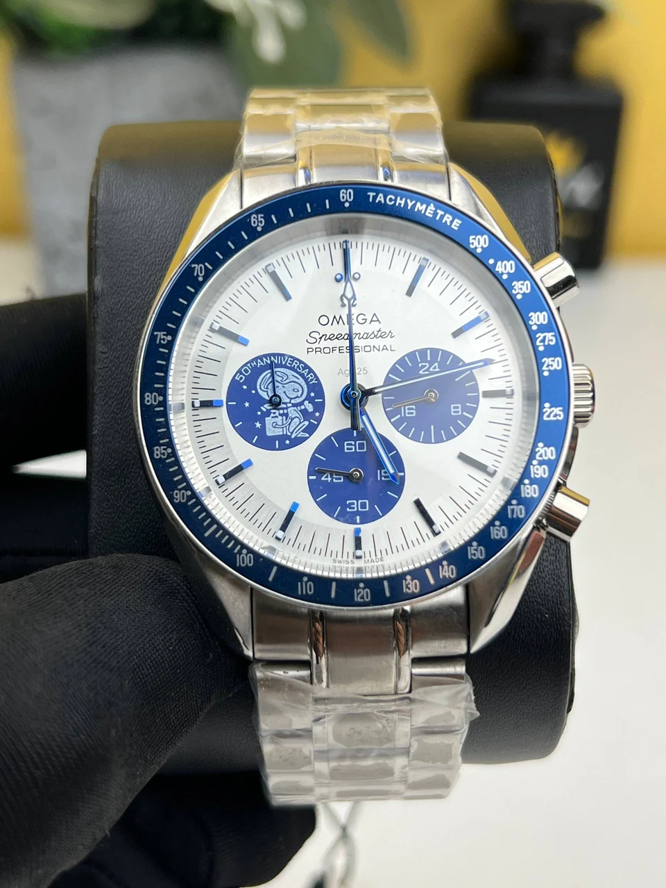 OMEGA Speed Master Snoopy Chronograph 42mm 42 mm kol saati