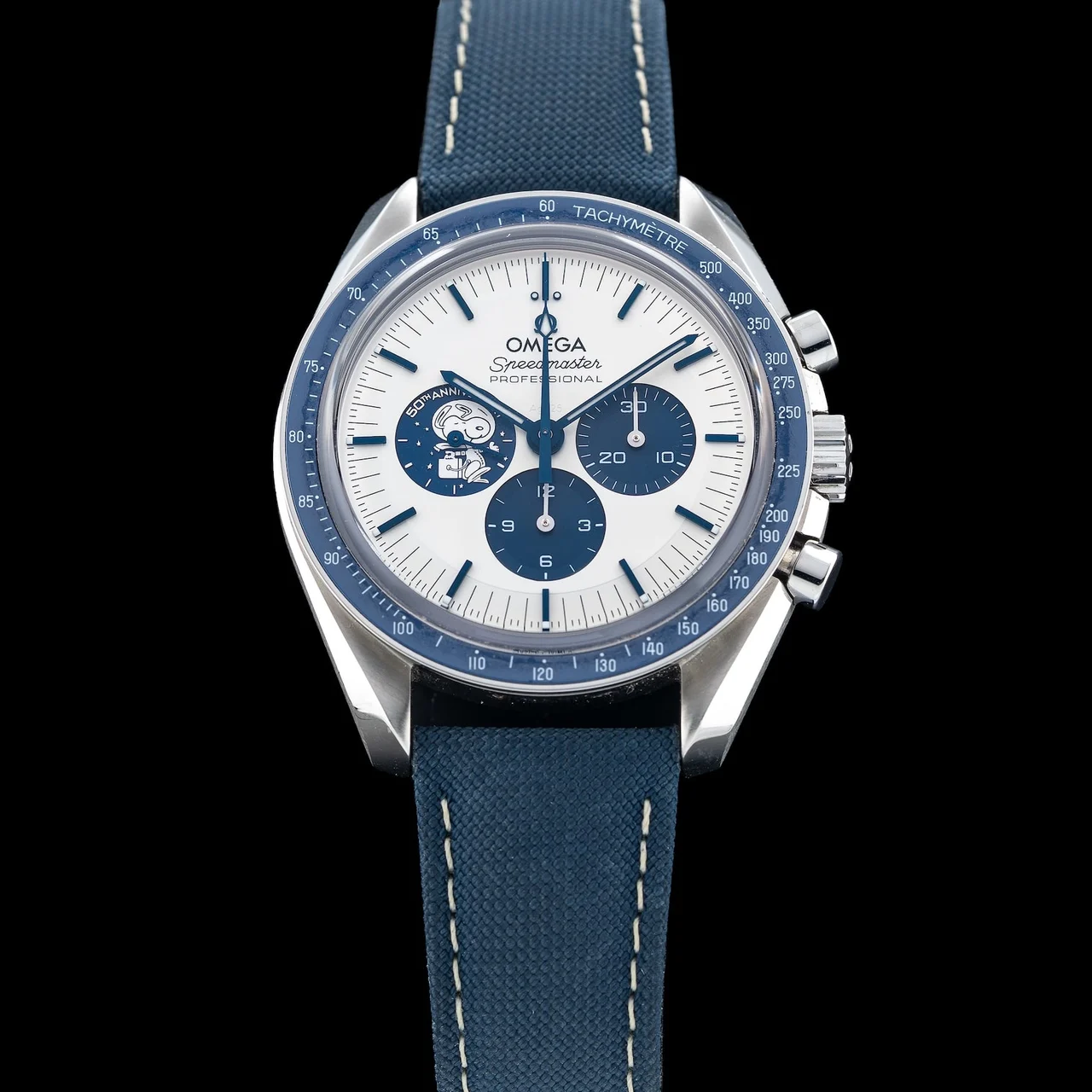 OMEGA Speedmaster Silver Snoopy Award 310.32.42.50.02.001 210009N32031 42 mm kol saati