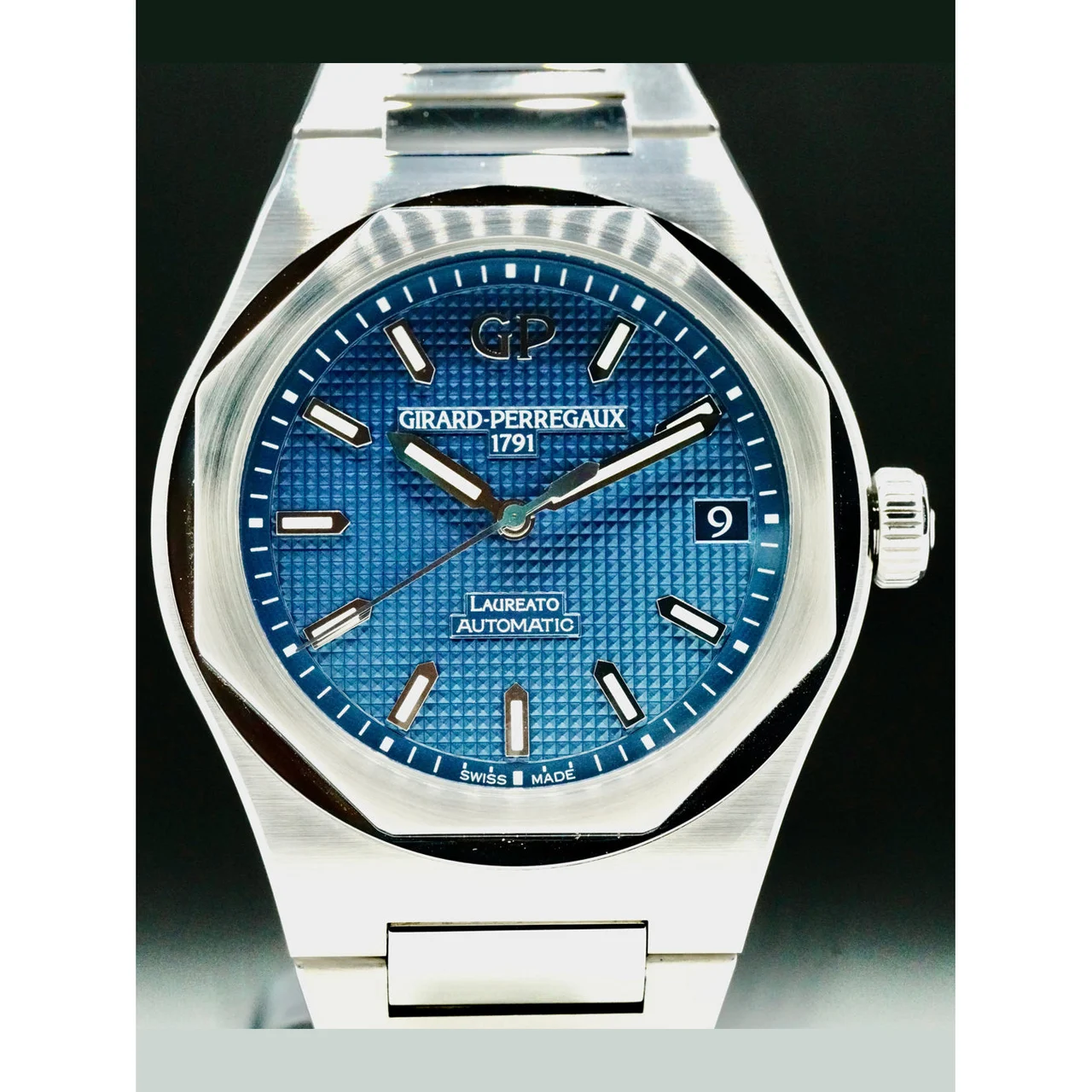 Girard-Perregaux Girard Perregaux 81010-11-431-11A Laureato 210000048357 42 mm kol saati