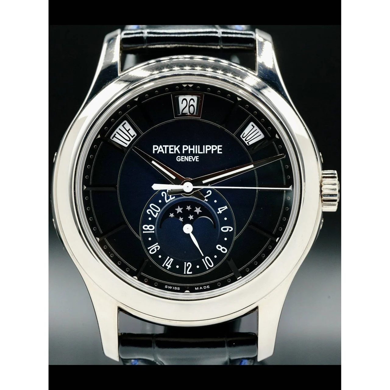 Patek Philippe Complications Moon Phases Annual Calendar 5205G-013 210000031897 40 mm kol saati