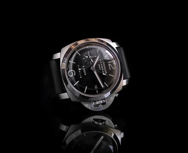 Panerai Luminor 116710LN-1-2-1-3-1-1-1 kol saati