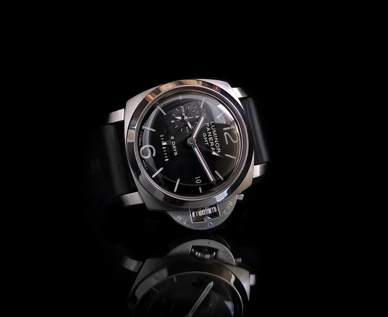 Panerai Luminor 116710LN-1-2-1-3-1-1-1 44 mm kol saati