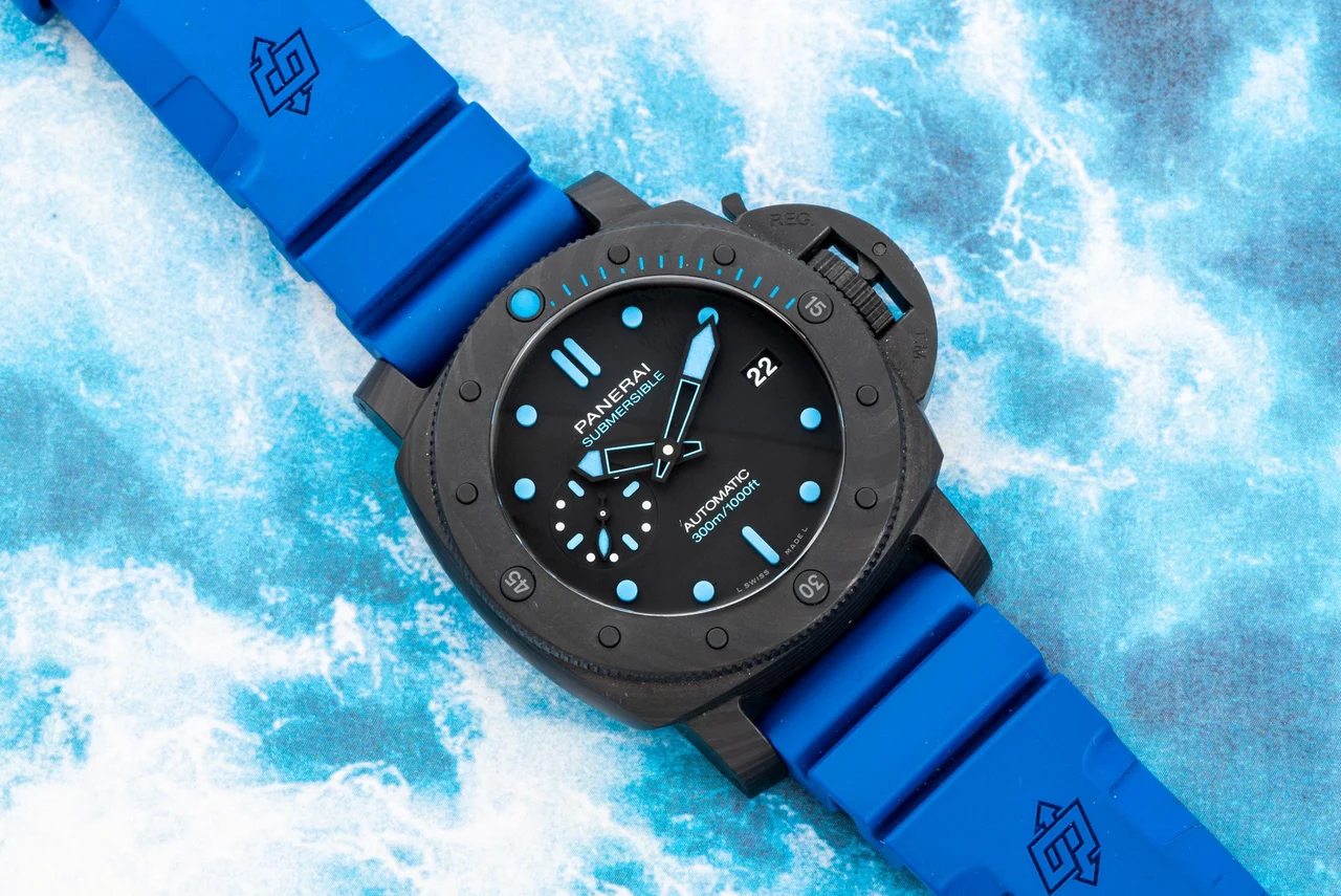 Panerai Submersible 40990648 42 mm kol saati