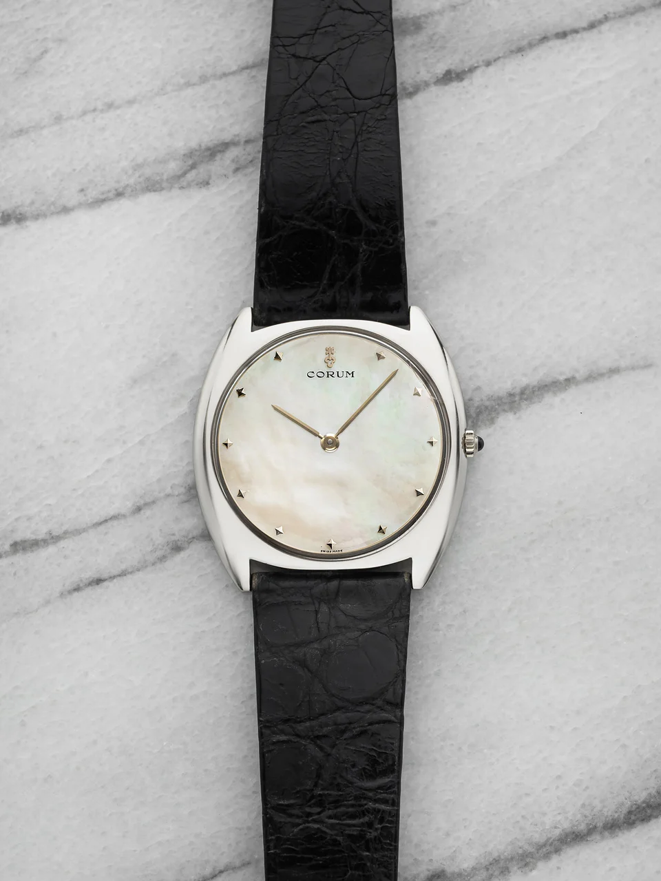Corum Corum 10988 34 mm kol saati