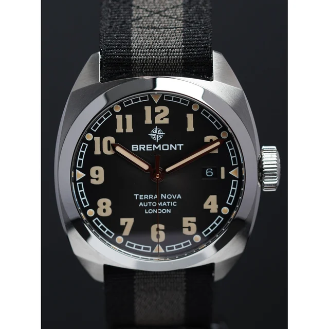 Bremont Terra Nova 40.5 Date Black Dial On Bracelet 210009N31595 kol saati