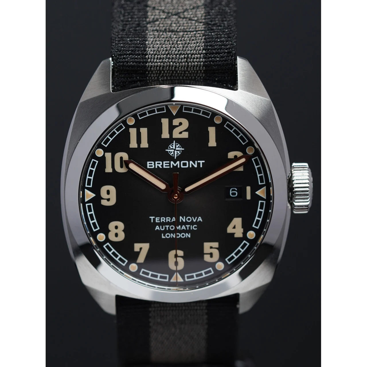 Bremont Terra Nova 40.5 Date Black Dial On Bracelet 210009N31595 40 mm kol saati