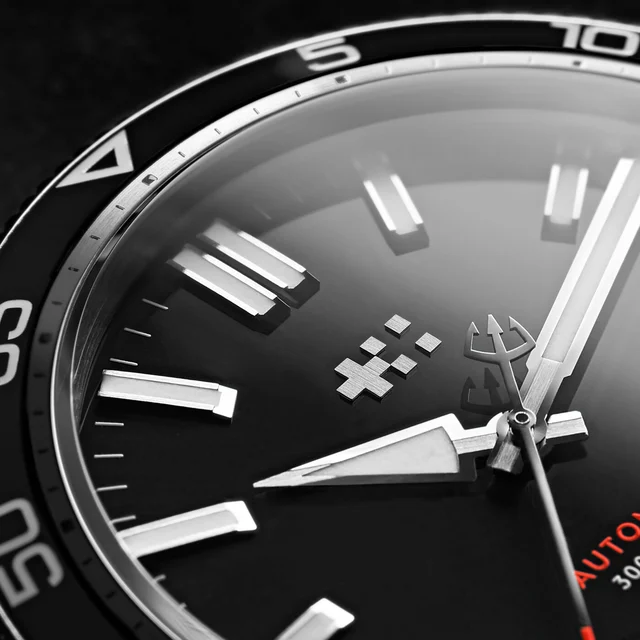 Christopher Ward Trident Pro 300 C60-38ADA31S0KK1-B0 kol saati