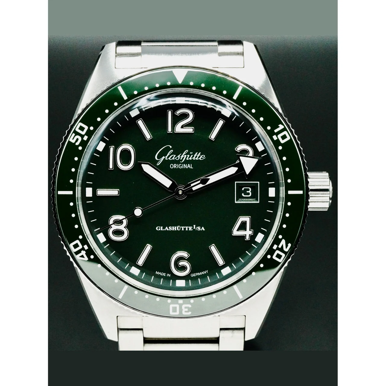 Glashutte Original Glashütte Original 1-39-11-13-83-70 SeaQ Reed Green Dial on Bracelet NAP210000051991 39 mm kol saati