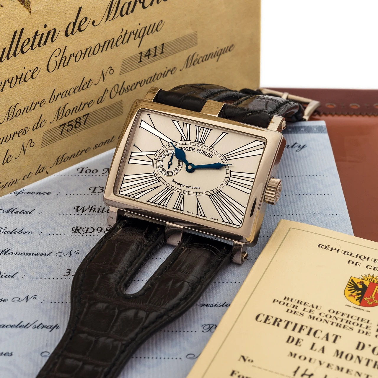 Roger Dubuis Too Much White Gold T31 98 0 kol saati