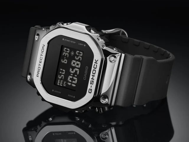 Casio G-shock G-steel GM-5600U-1DR kol saati