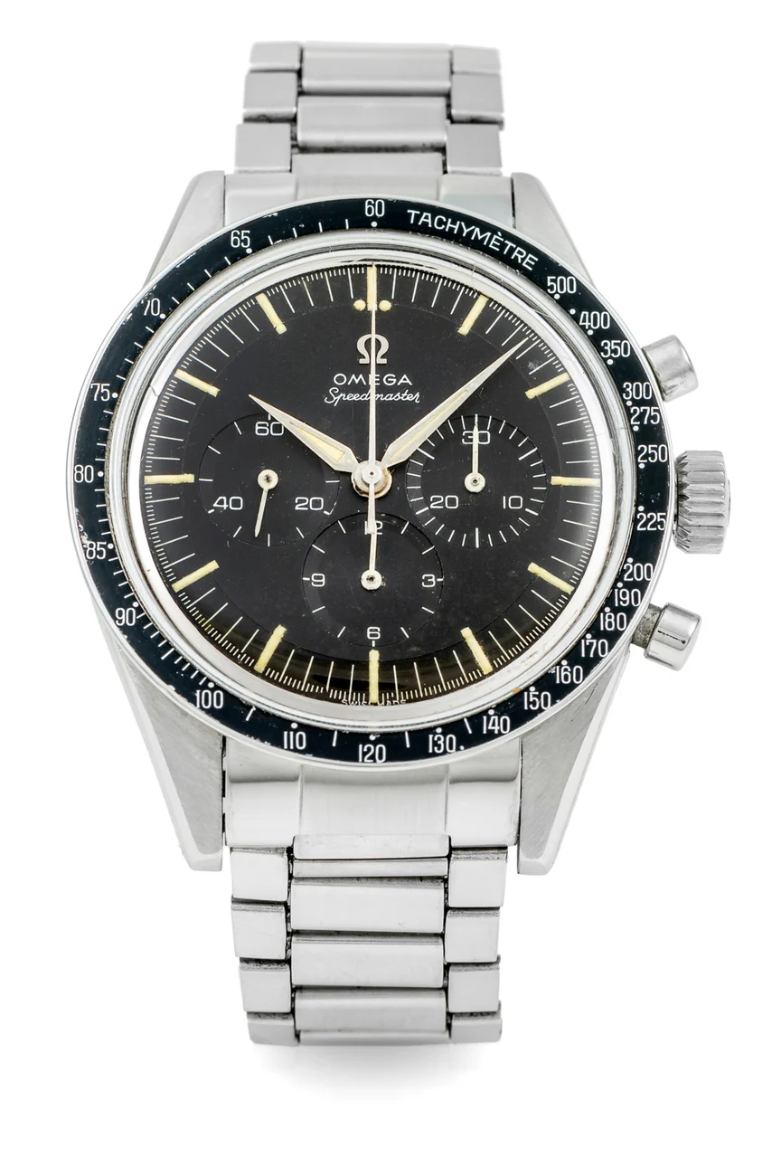 OMEGA OMEGA REF. 2998-62 SPEEDMASTER A fine and rare, stainless steel manual wind chronograph wristwatch. Rare et belle montre bracelet chronographe en acier. Fond vissé. Lunette tachymètre. Cadran gris avec index bâtons. Aiguilles en acier. Mouvement mécanique. kol saati