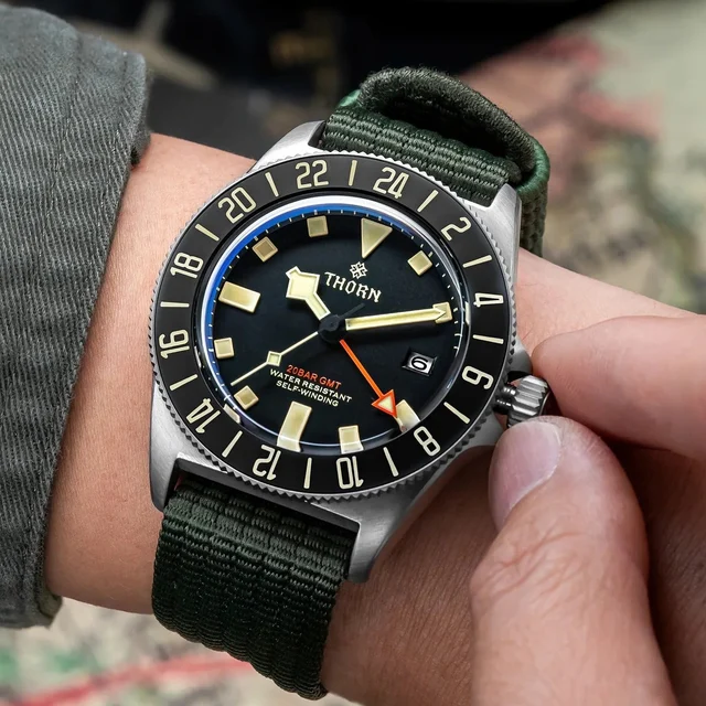 THORN Titanium Diver Watch 西溜-T020-领潜GMT-黑面黄雪花针- 绿尼龙 kol saati