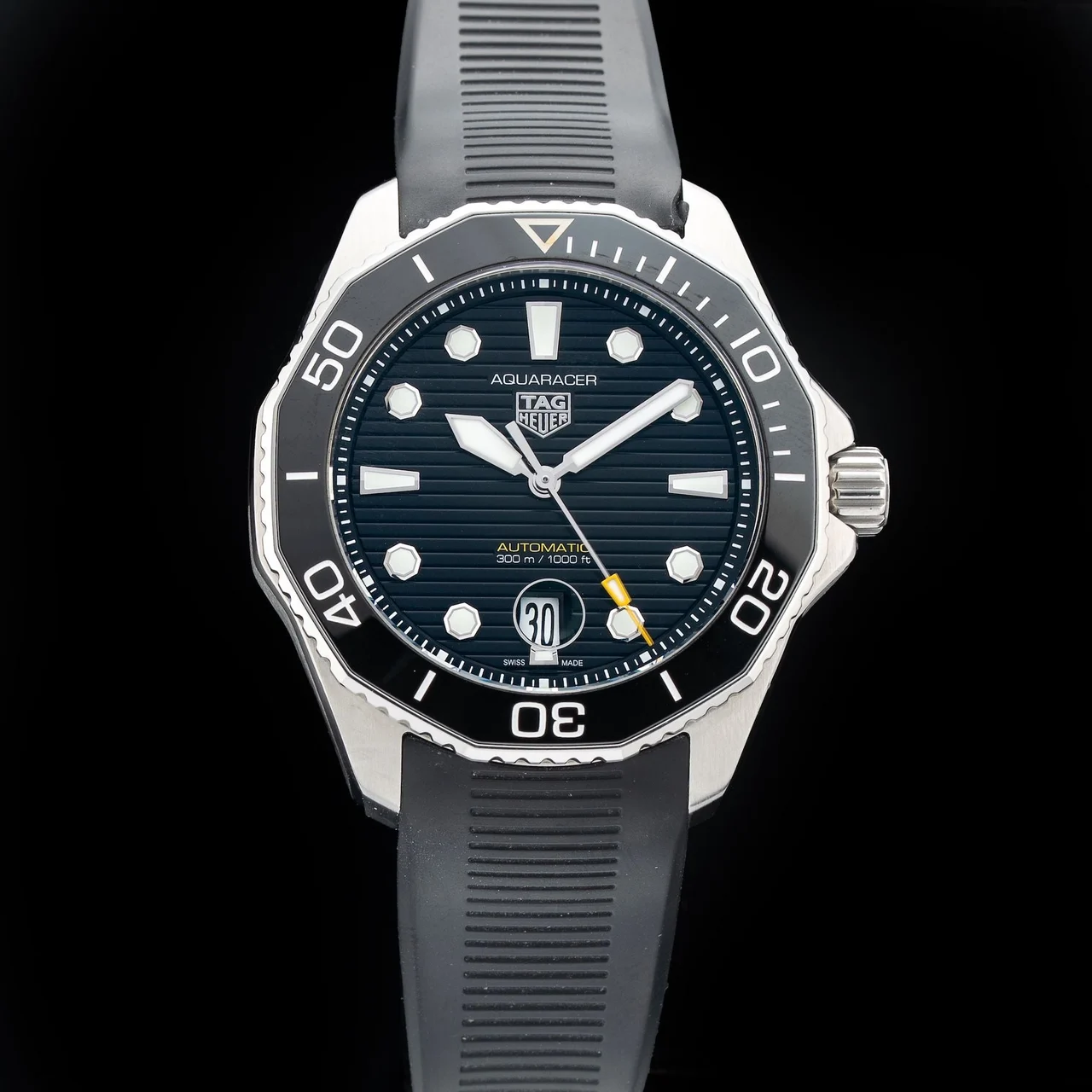 Tag Heuer Aquaracer Professional 300 Date 210009N35172 43 mm kol saati