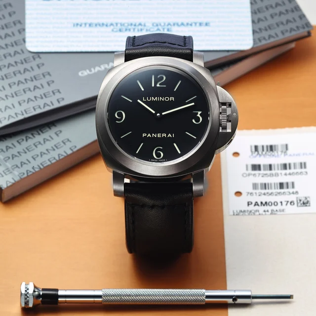 Panerai PANERAI REF. 6725 PAM 176 TITANIUM kol saati