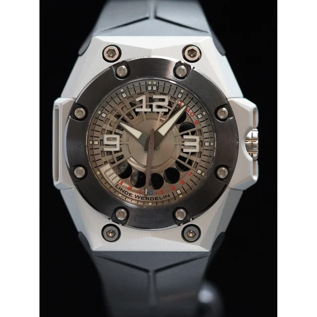 Linde Werdelin OKT.MNLT.BLK Oktopus MoonLite 210009N32477 kol saati