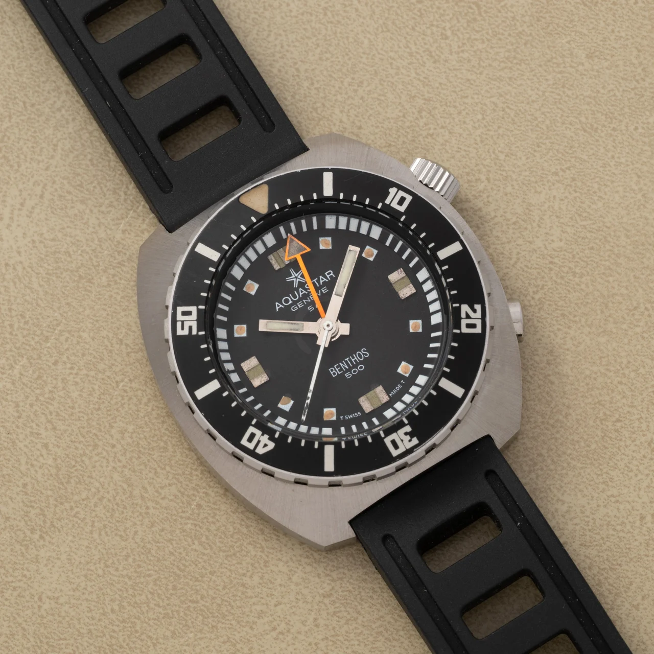 Aquastar Benthos 40992293 43 mm kol saati