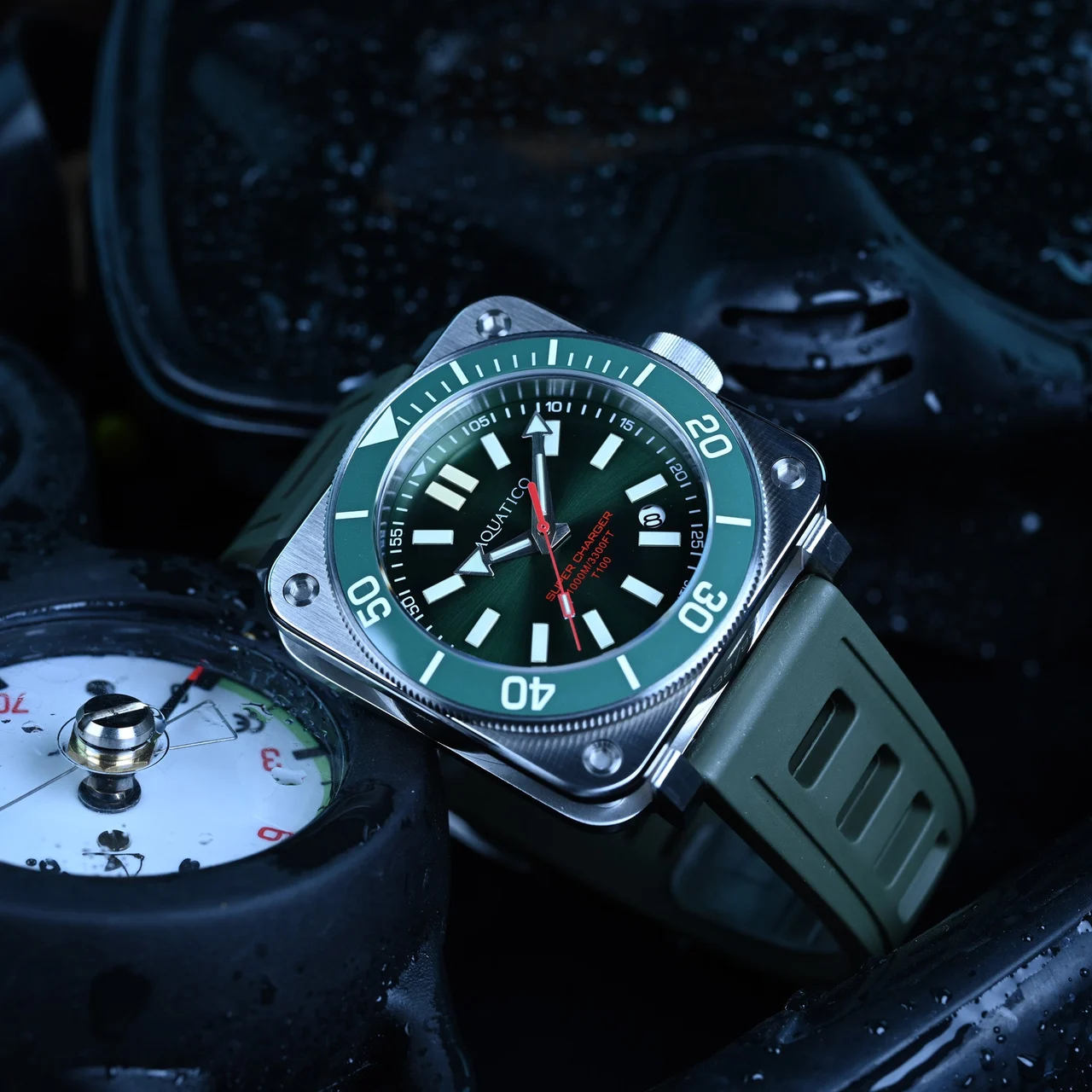 AQUATICO Steel Man Tritium Green Dial Dive Watch 43 mm kol saati