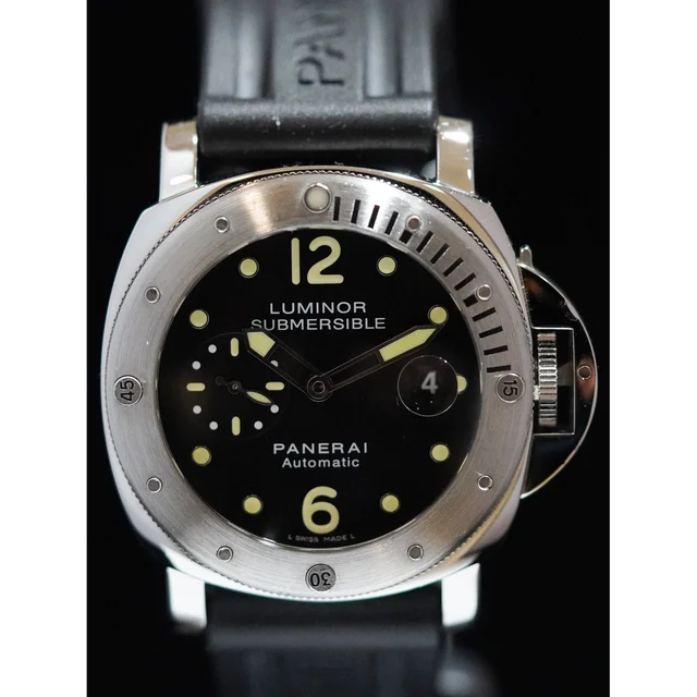 Panerai Luminor Submersible 210009N29473 kol saati