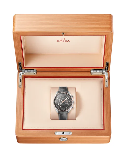 OMEGA Speedmaster Racing 329.23.44.51.06.001 kol saati