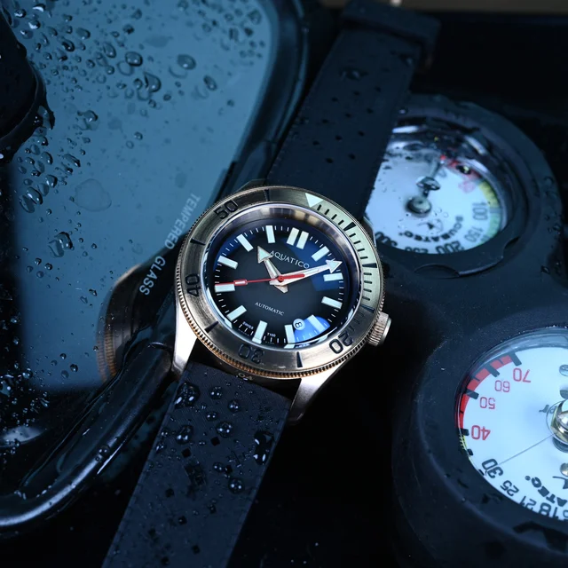 AQUATICO Bronze Star Tritium Black Dial kol saati