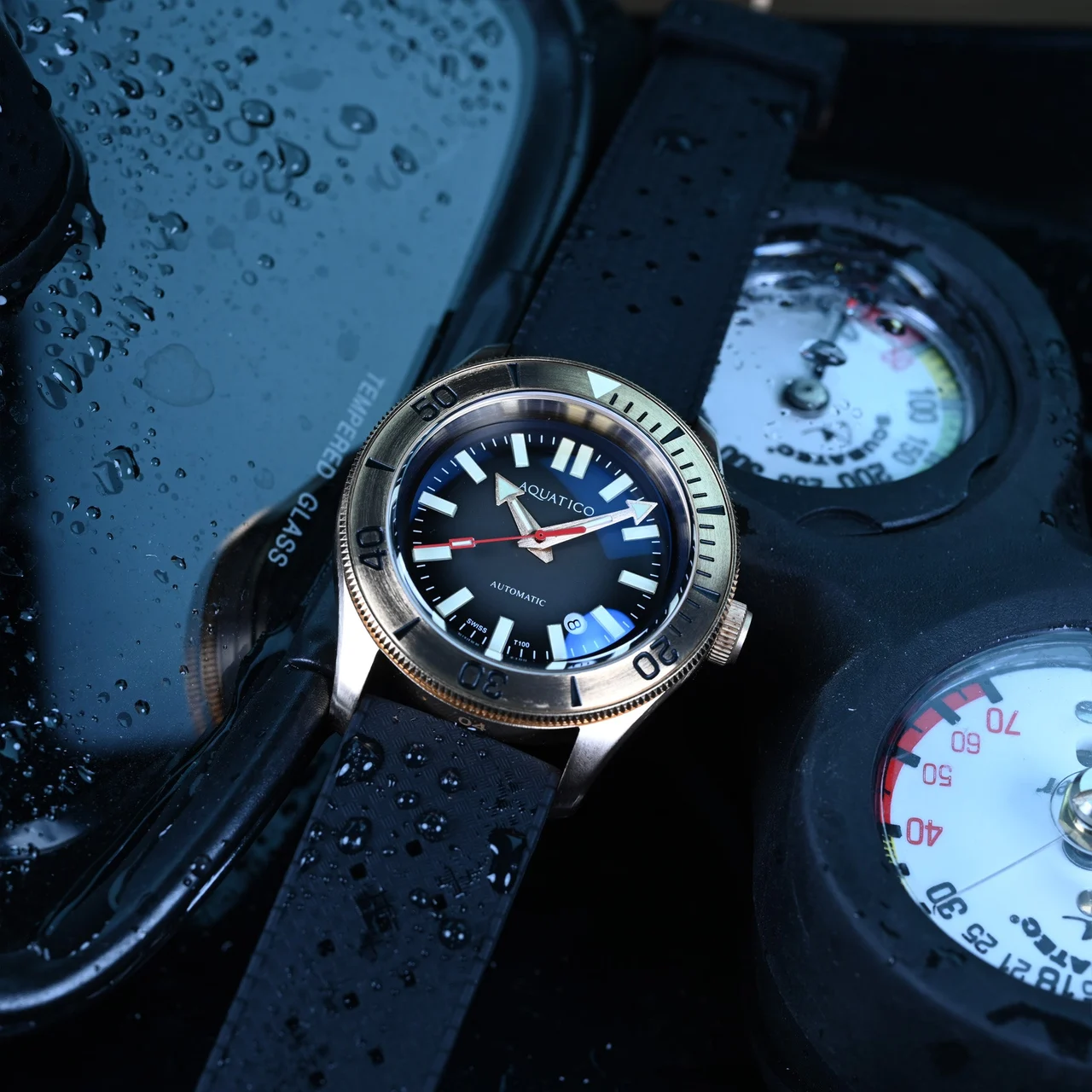 AQUATICO Bronze Star Tritium Black Dial 43 mm kol saati