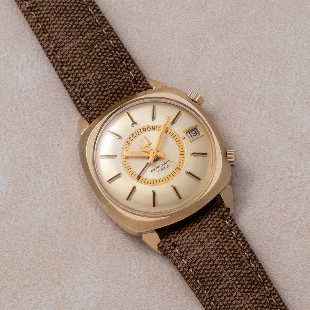 Bulova Accutron 40992357 34 mm kol saati
