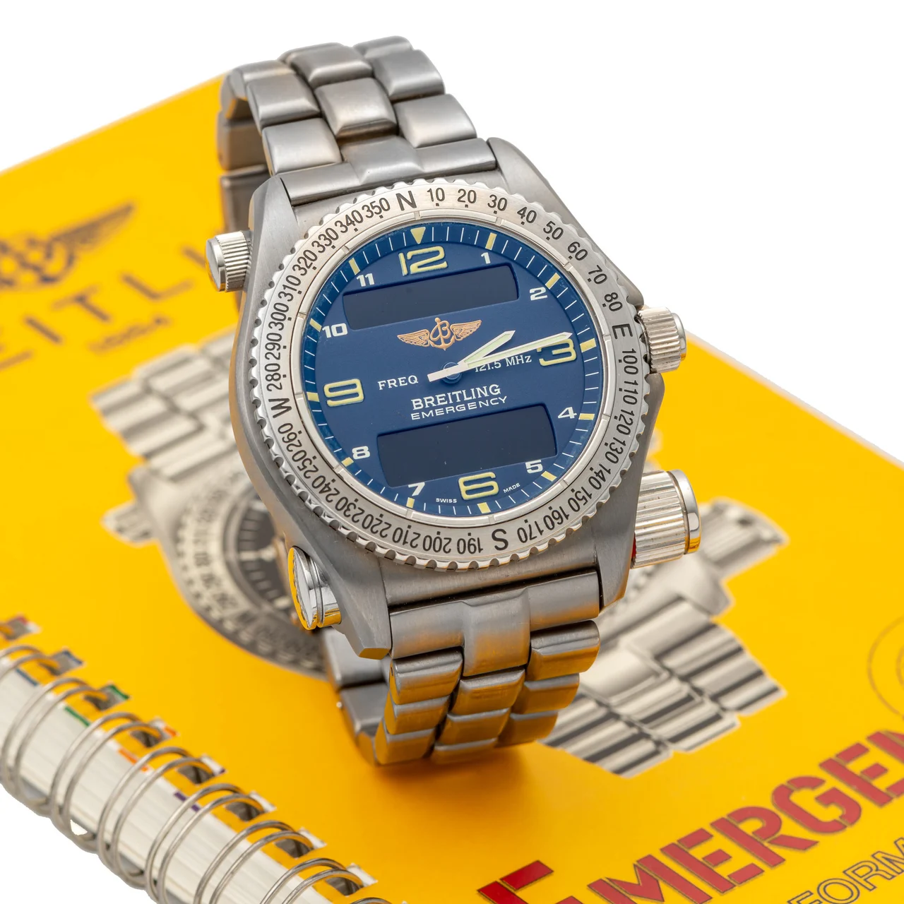 Breitling Switzerland E56121.1 44 mm kol saati