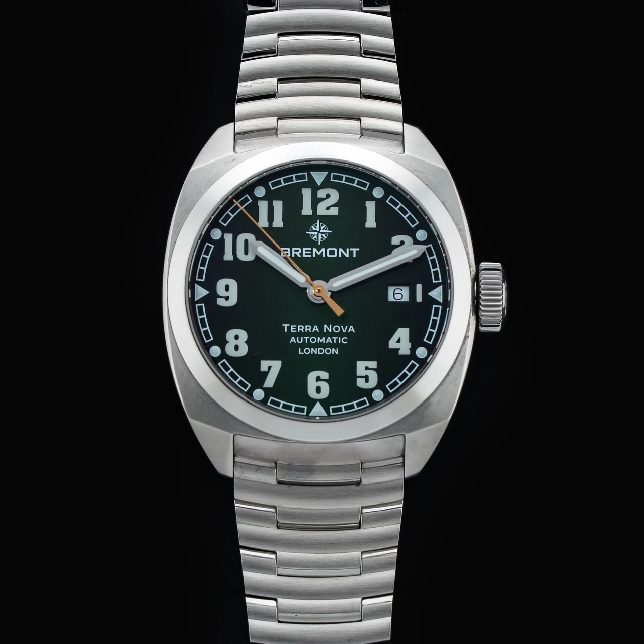 Bremont Terra Nova 40.5 Date Green Dial On Bracelet POC210009N32709 40.5 mm kol saati