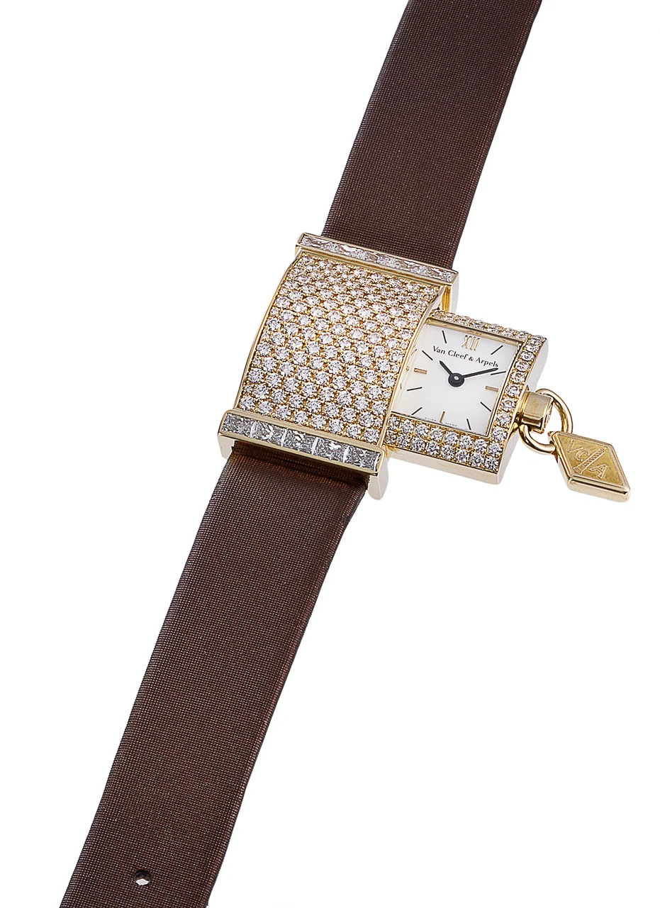 Van Cleef & Arpels VAN CLEEF & ARPELS REF. HH 310, "SECRET PAVÉ", 18K YELLOW GOLD, DIAMONDS, QUARTZ kol saati